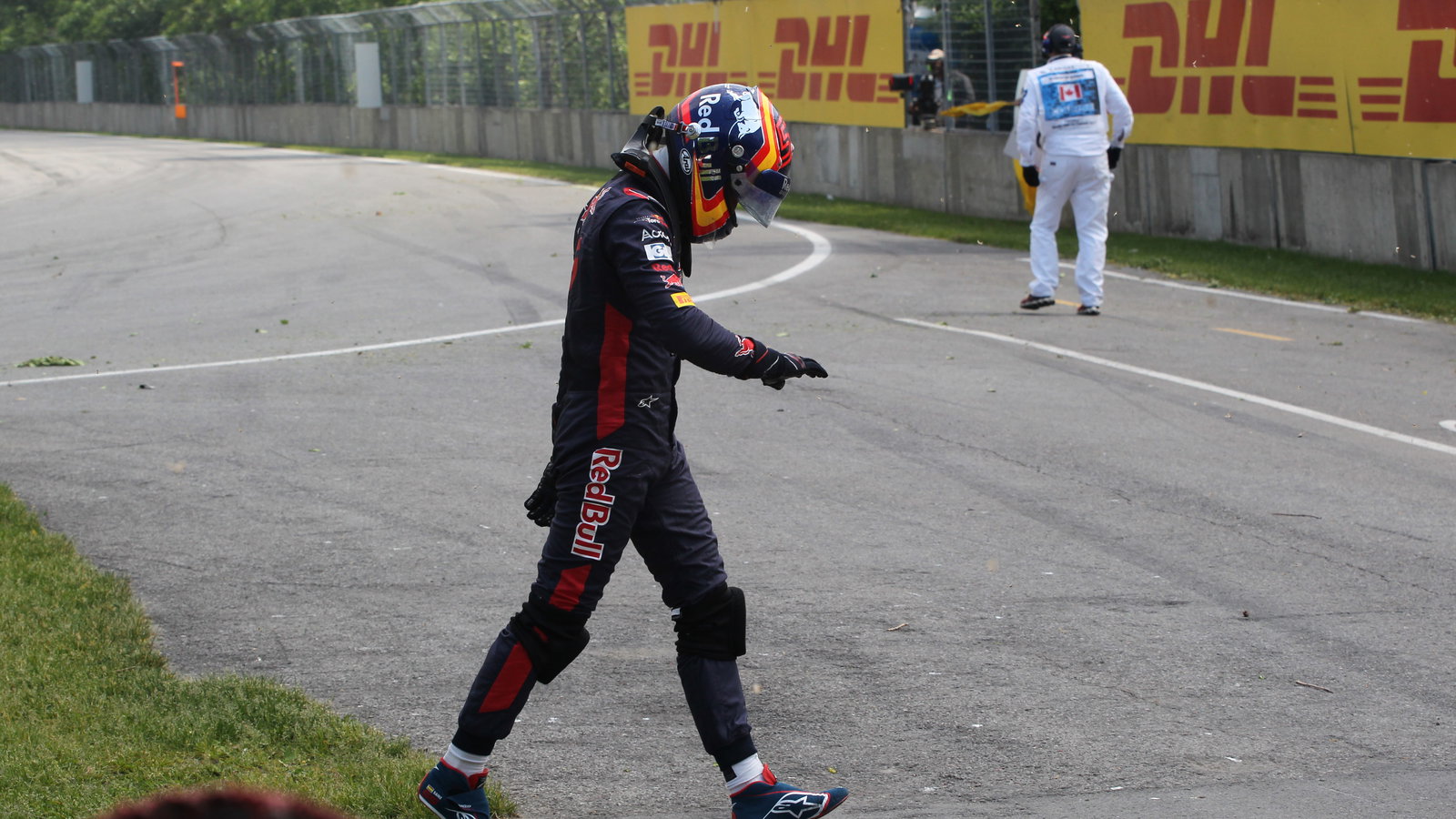 11.06.2017- Race, Carlos Sainz Jr (ESP) Scuderia Toro Rosso STR12 after the crash