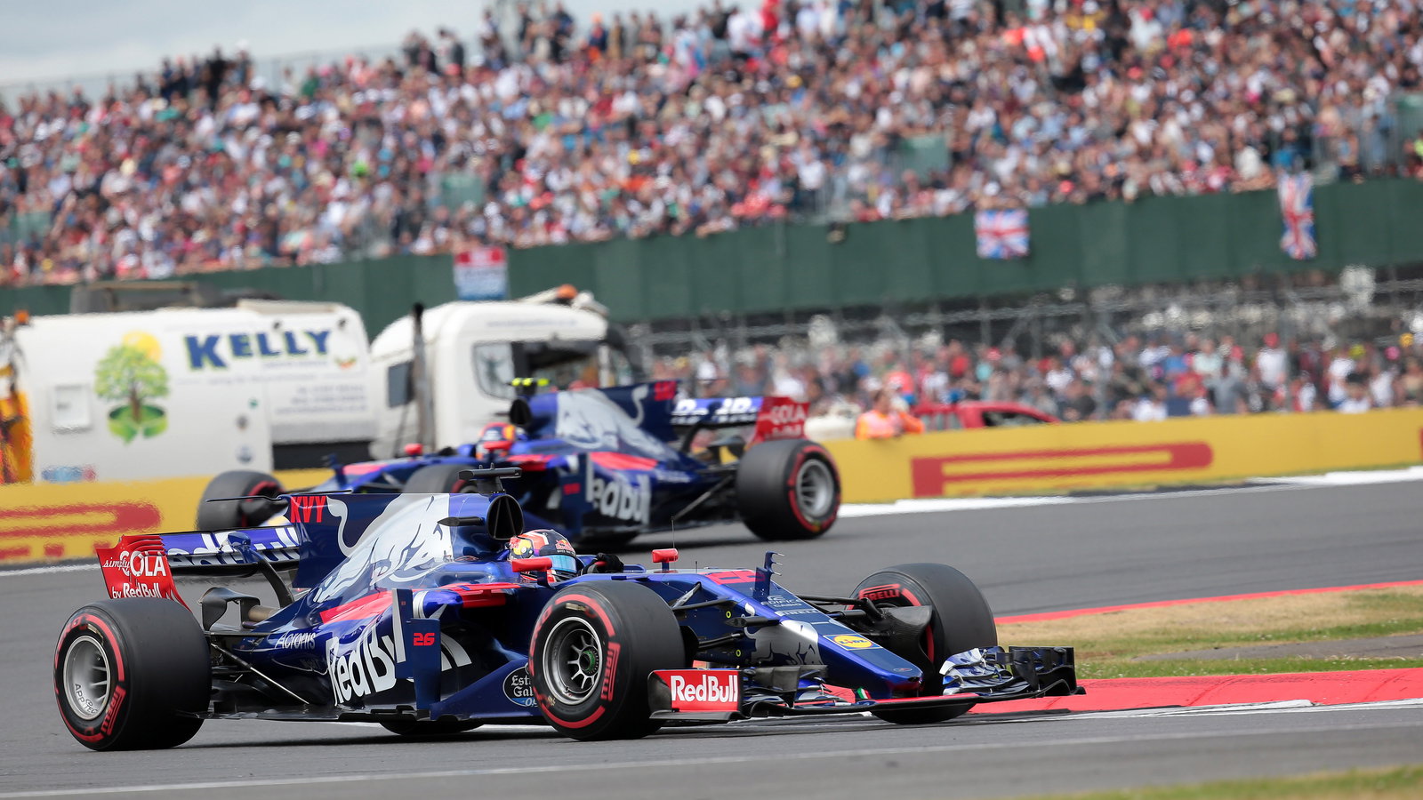 16.07.2017 - Race, Daniil Kvyat (RUS) Scuderia Toro Rosso STR12 leads Carlos Sainz Jr (ESP) Scuderia