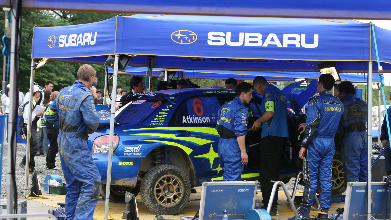 Subaru service area.WRC Rally of Japan, 31st August - 2nd September 2006.