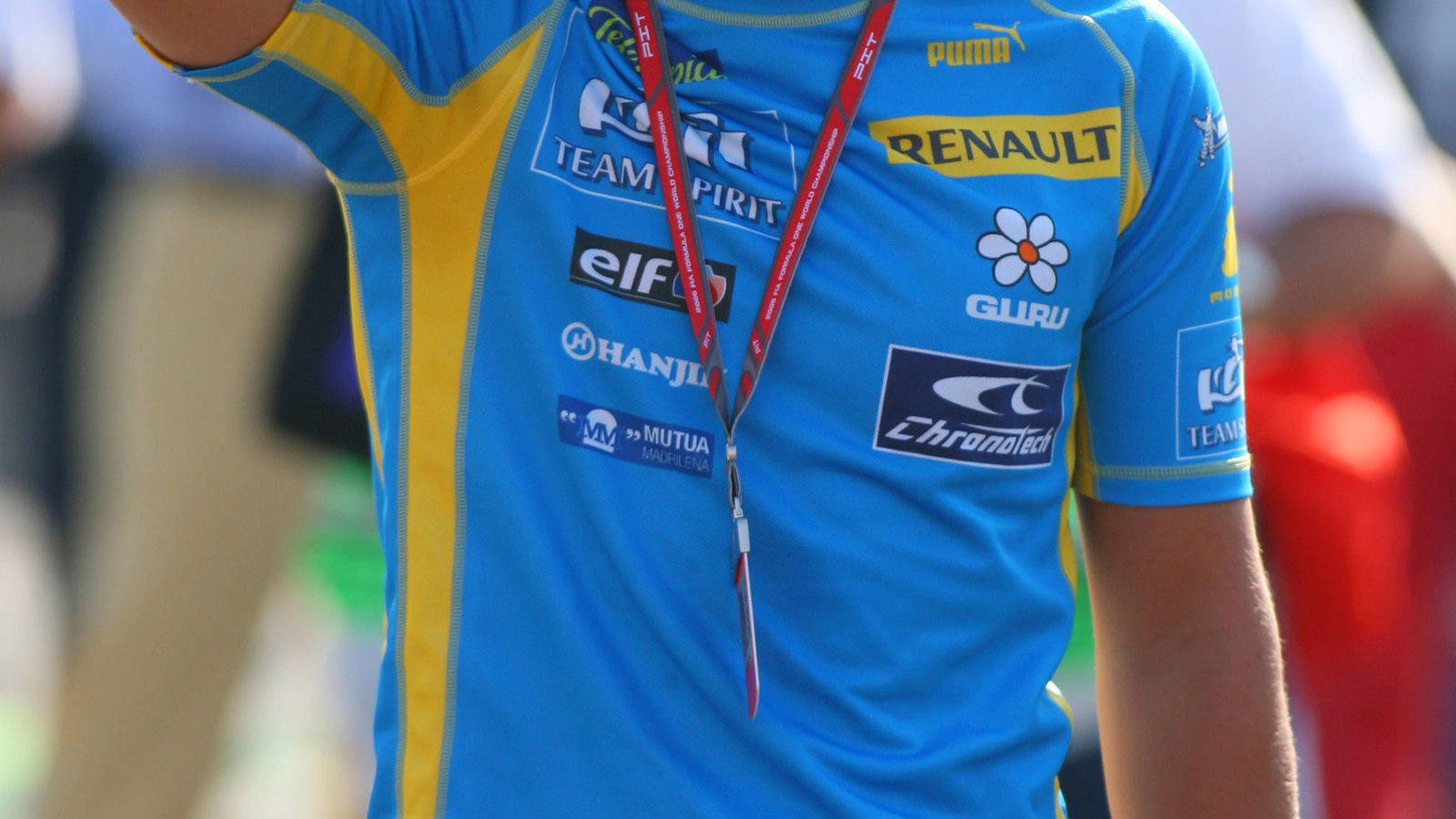 10.09.2006 Monza, Italy, Fernando Alonso (ESP), Renault F1 Team, gives a thumbs down to the FIA`s de