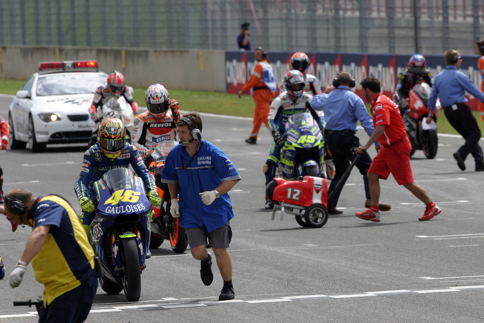 Grid before re-start, Italian MotoGP Race Part 2, 2004