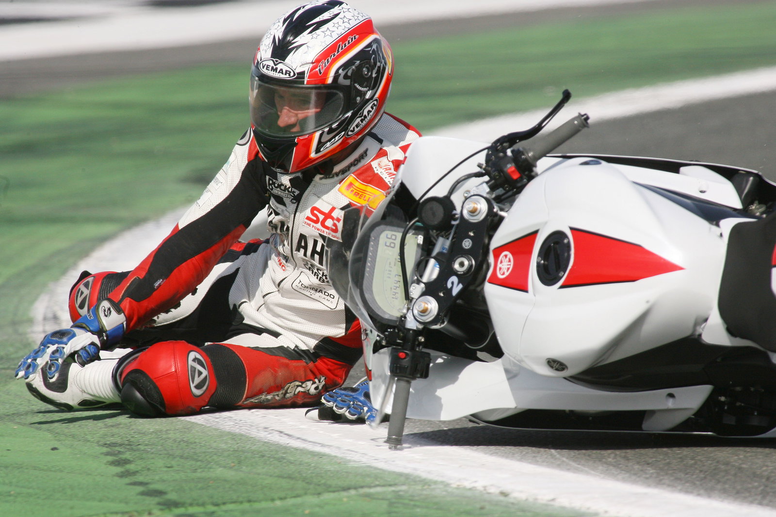 Curtain crashes and loses championship, Magny Cours WSS Race , 2006