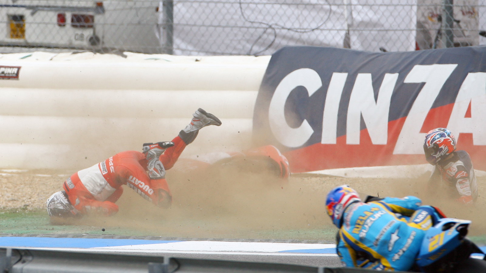 Gibernau and Stoner crash, Portuguese MotoGP Race 2006
