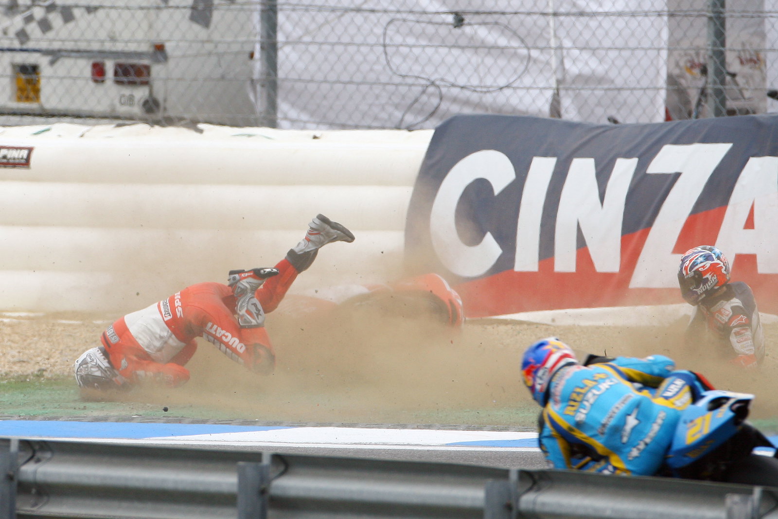 Gibernau and Stoner crash, Portuguese MotoGP Race 2006