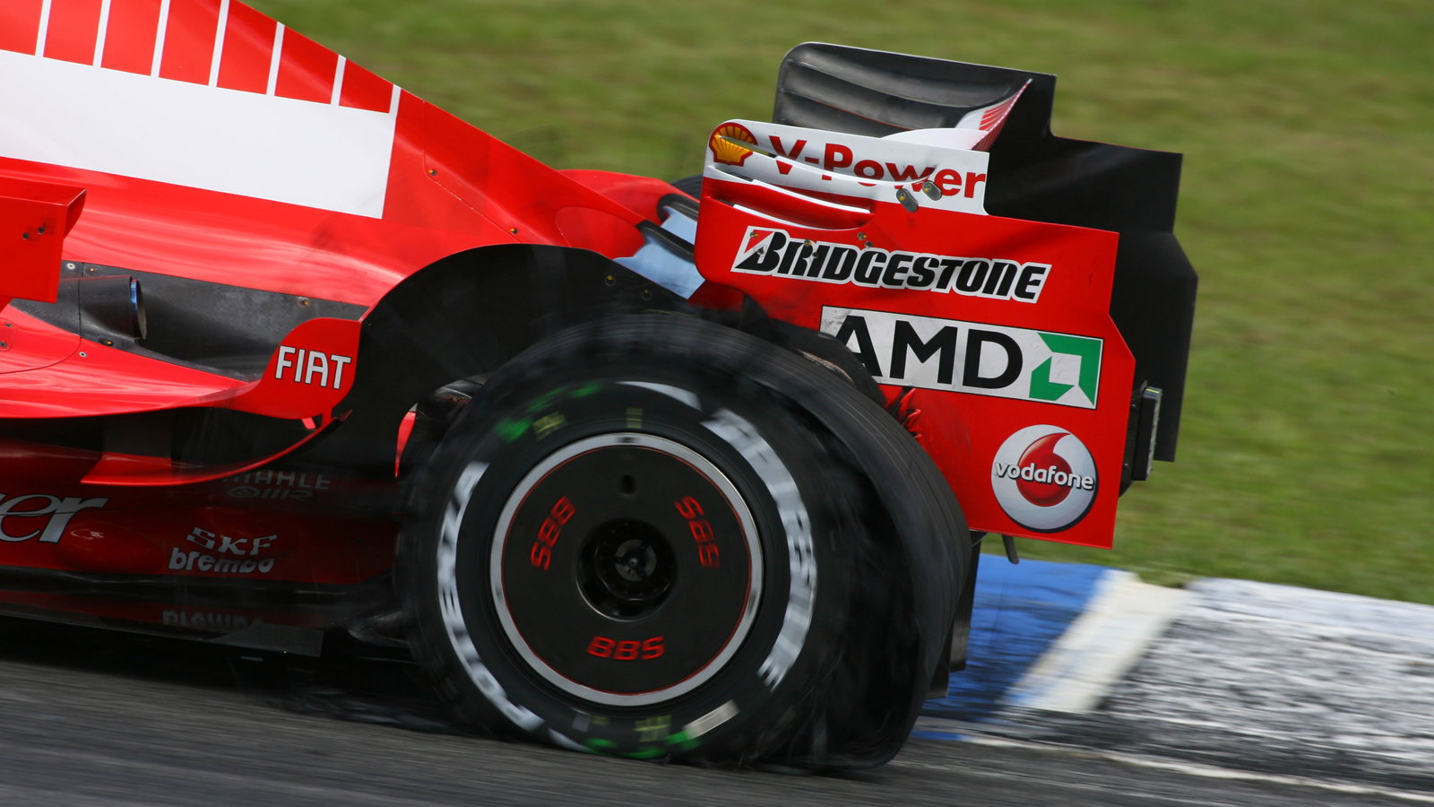 22.10.2006 Sao Paulo, Brazil, Michael Schumacher (GER), Scuderia Ferrari, F1 248, Tyre Puncture - Fo