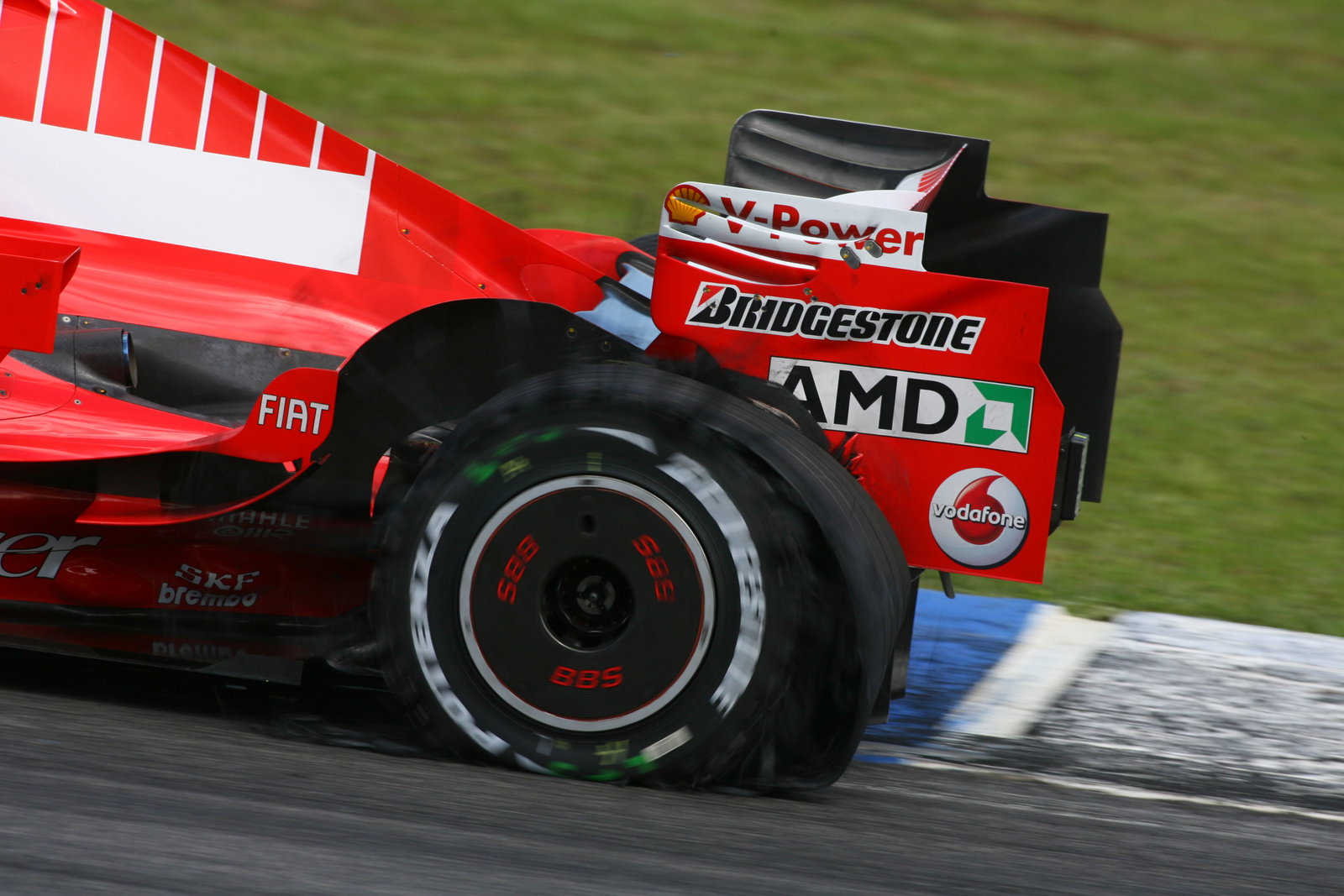 22.10.2006 Sao Paulo, Brazil, Michael Schumacher (GER), Scuderia Ferrari, F1 248, Tyre Puncture - Fo