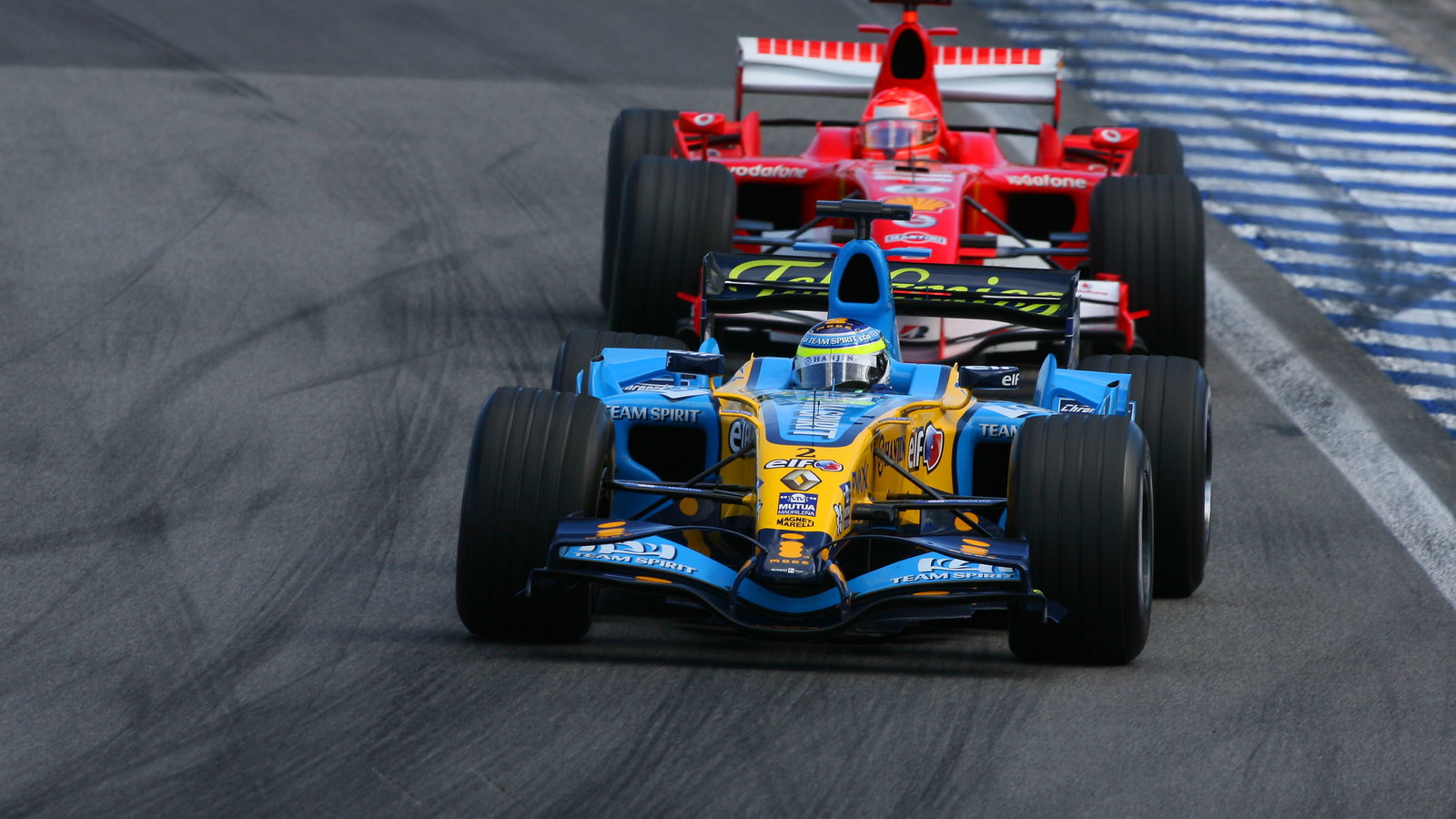 22.10.2006 Sao Paulo, Brazil, Giancarlo Fisichella (ITA), Renault F1 Team, R26 and Michael Schumache