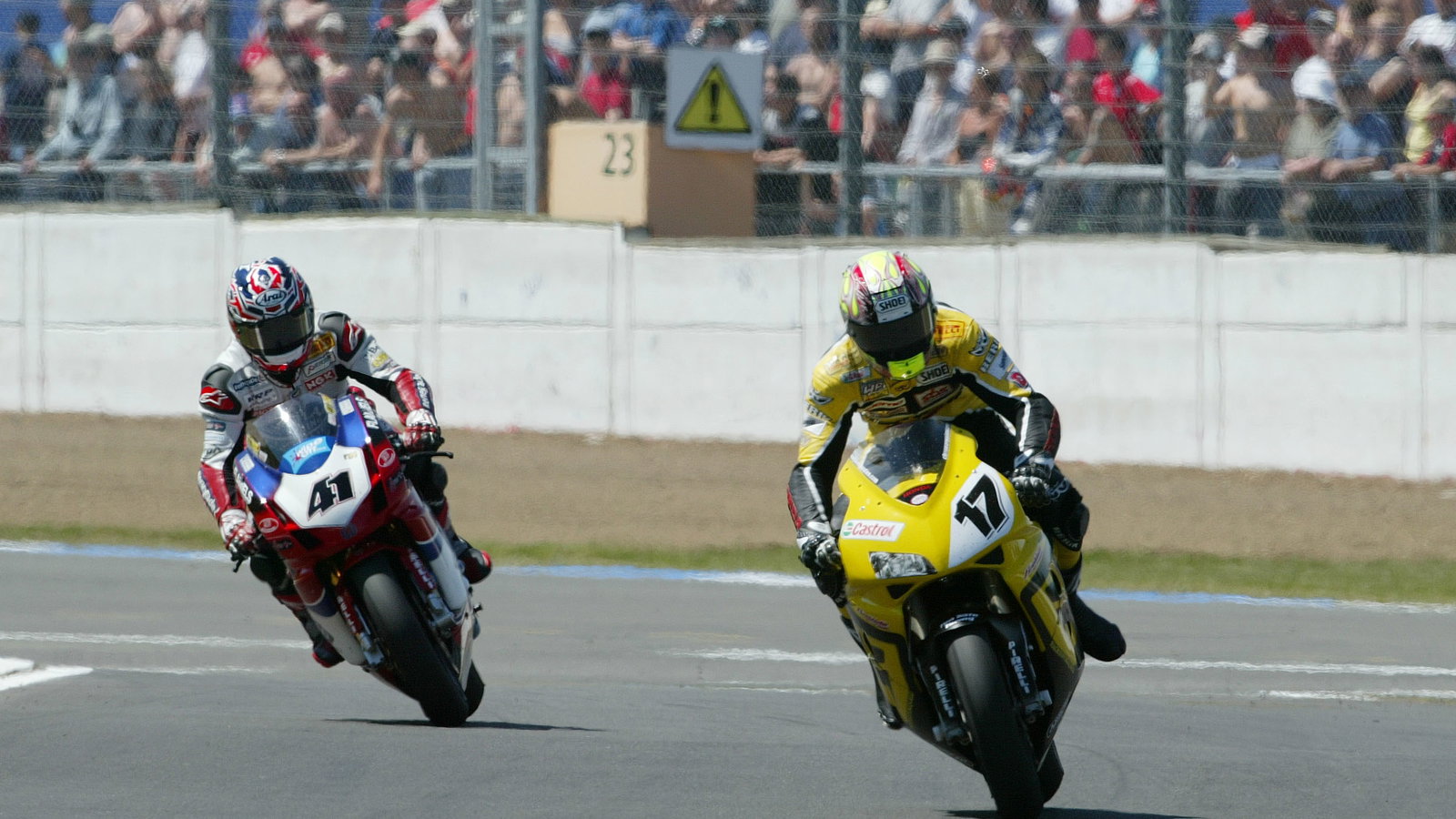 Vermeulen, Haga, WSBK Race 1 Silverstone, 2004
