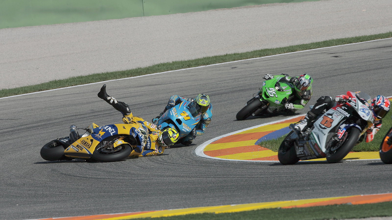 Rossi falls - loses world championship, Valencia MotoGP Race 2006