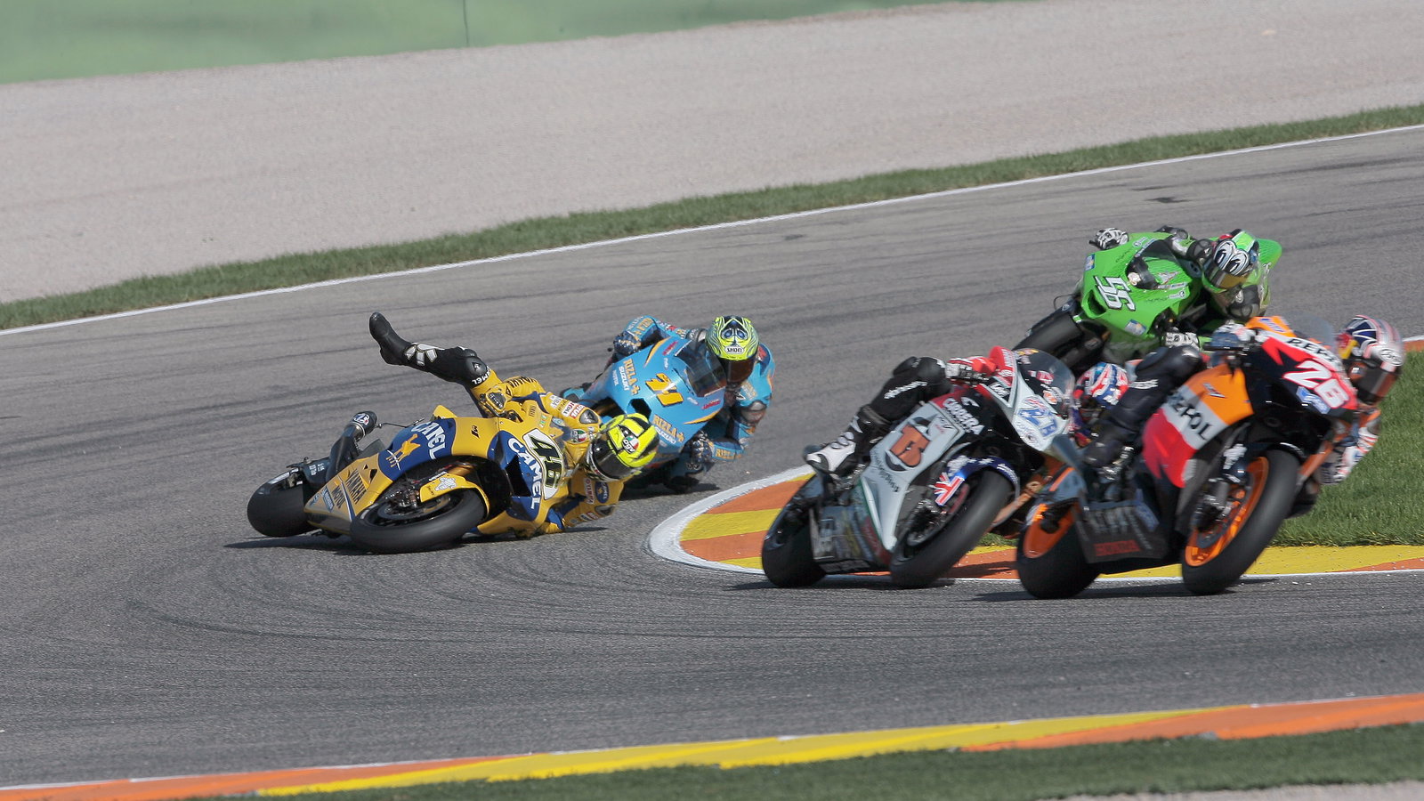 Rossi falls - loses world championship, Valencia MotoGP Race 2006