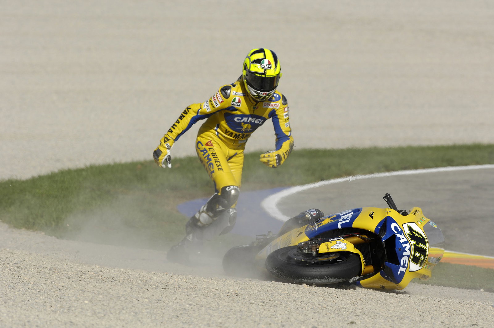 Rossi falls - loses world championship, Valencia MotoGP Race 2006