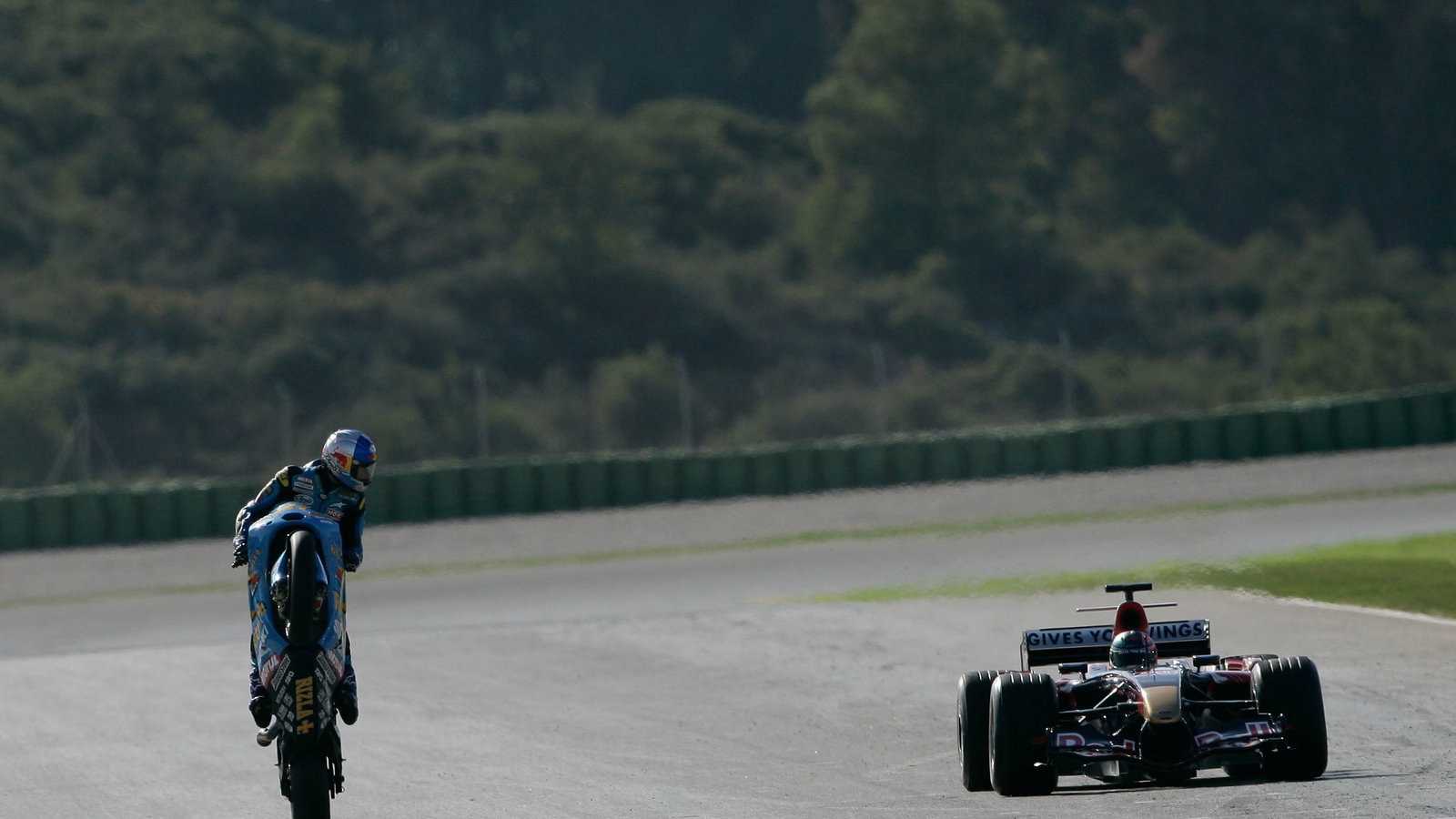 Hopkins and Liuzzi, Valencia F1/MotoGP seat swap, 31st Oct 2006