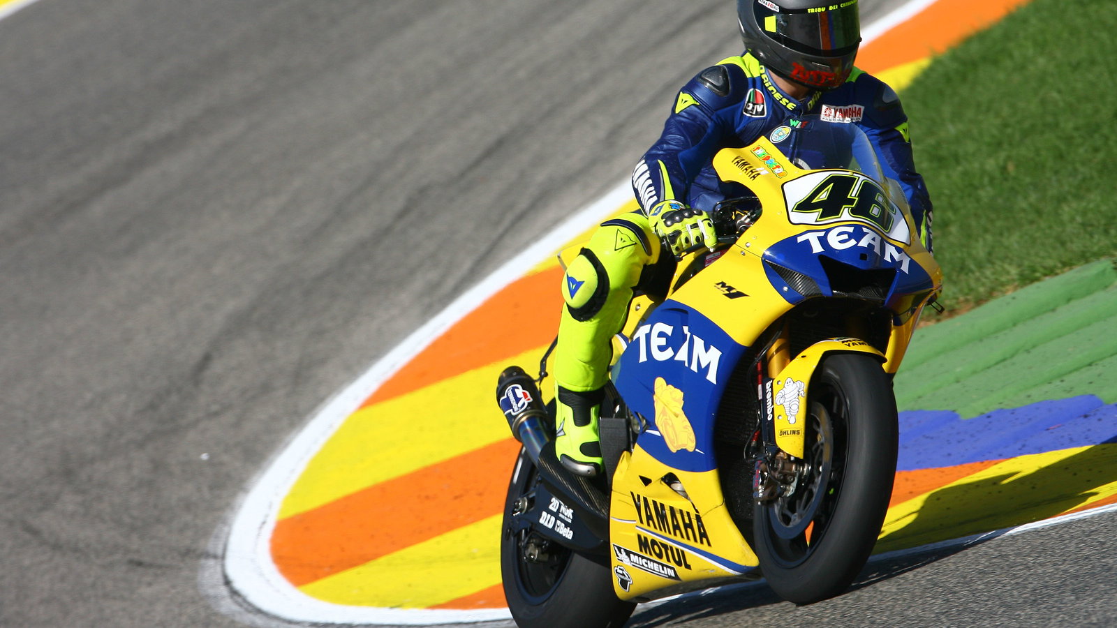 Uccio rides Rossi`s M1, Valencia MotoGP Test 2006