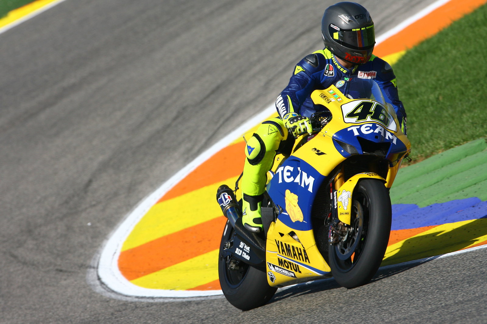 Uccio rides Rossi`s M1, Valencia MotoGP Test 2006