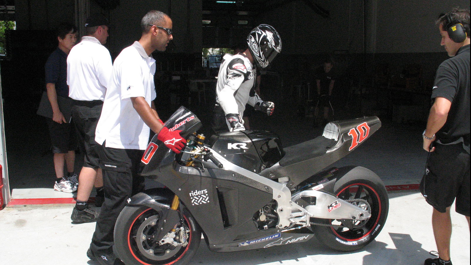 Checa rides the Team Roberts KR212V, Sepang MotoGP test, January 2007