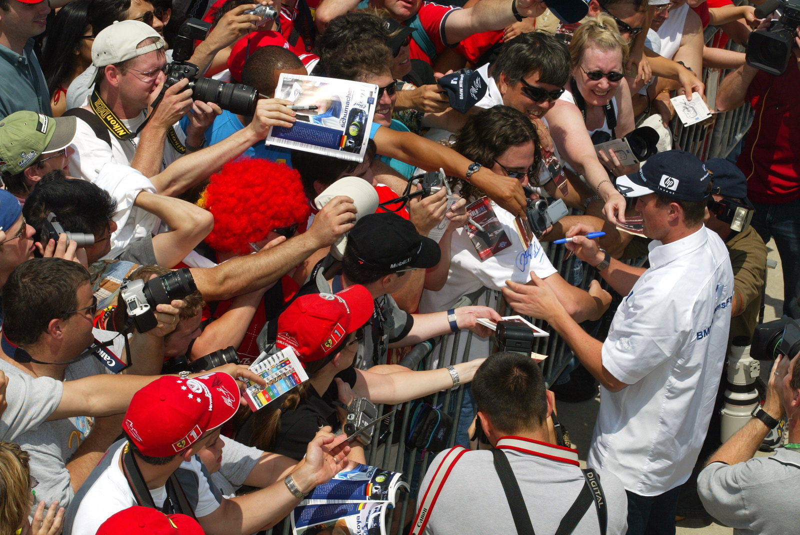 Ralf Schumacher, BMW Williams F1 signs autographs for the fans at the 2004 US GP