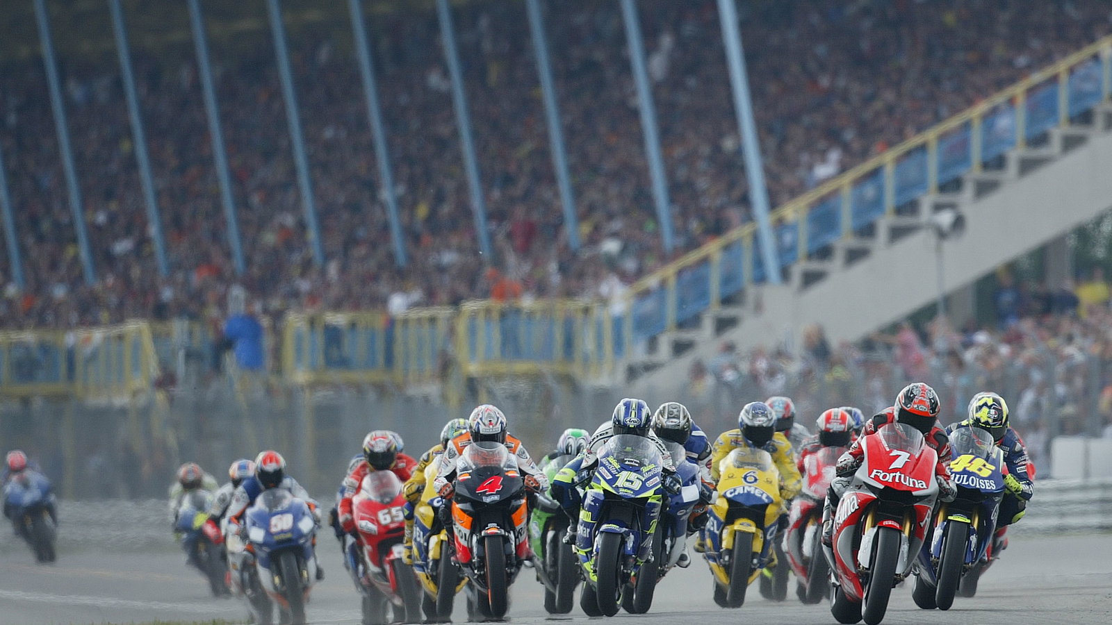Checa leads at start, Dutch MotoGP race, 2004