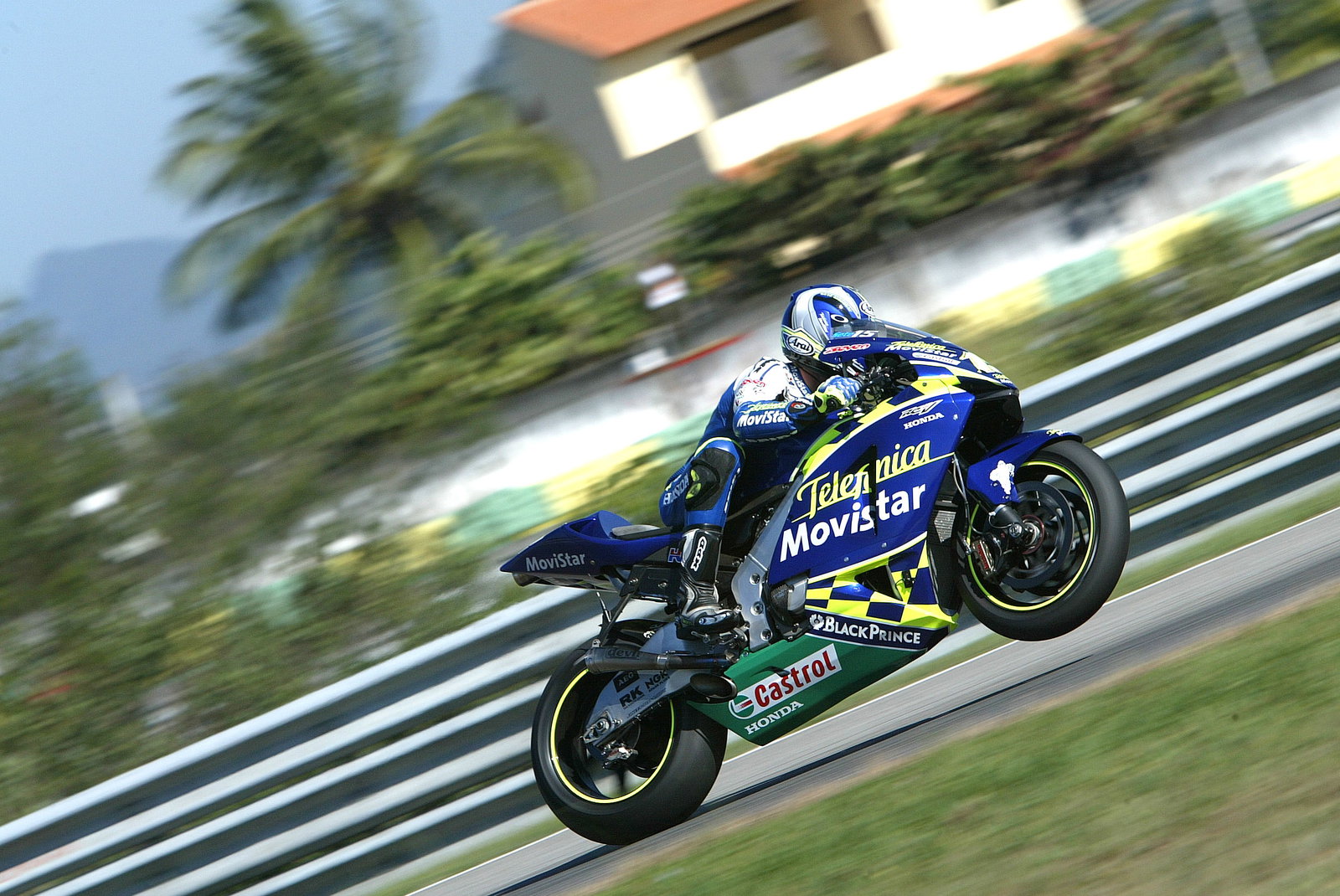 Gibernau wheelies, Rio MotoGP, 2004
