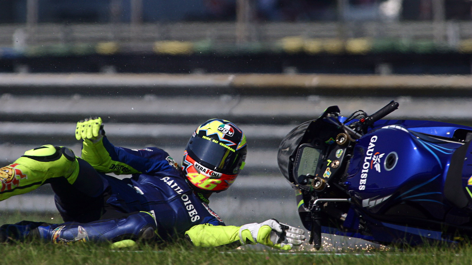 Rossi crash, Rio MotoGP Race 2004