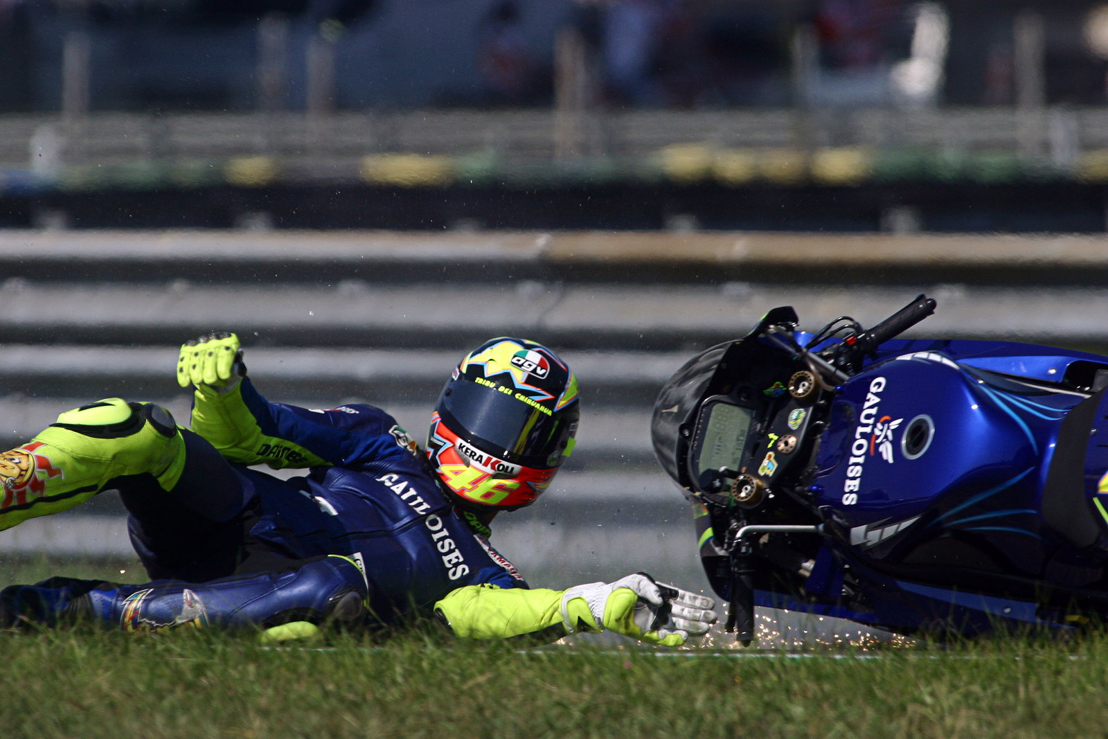 Rossi crash, Rio MotoGP Race 2004