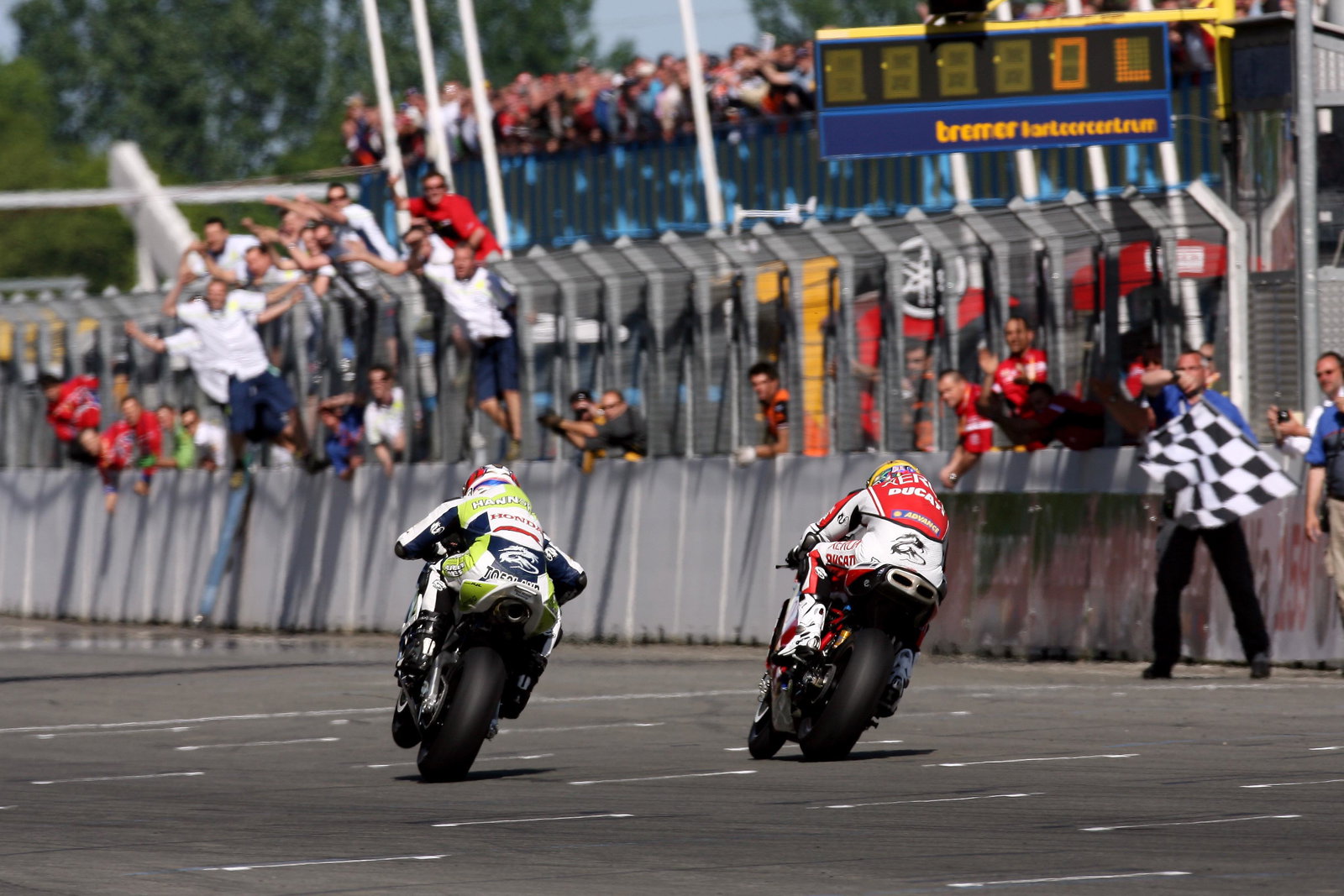 James Toseland (GBR), Hannspree Ten Kate Honda Team, Honda CBR1000RR, 52
Troy Bayliss (AUS), Ducati