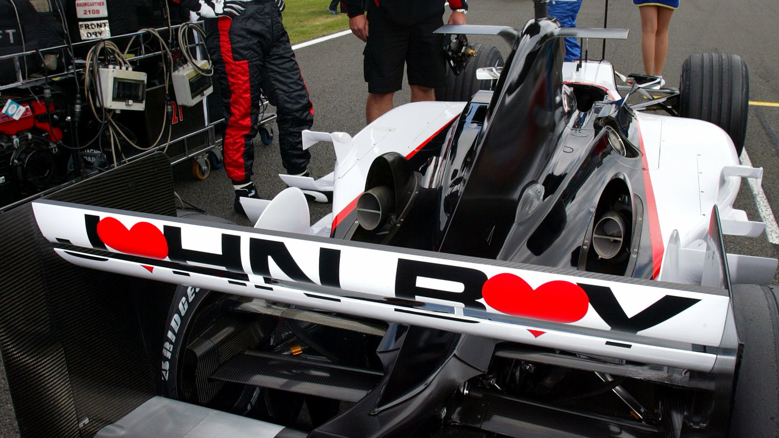 Zsolt Baumgartner`s unbranded Minardi F1 as a mark of respect for departed sporting director John Wa