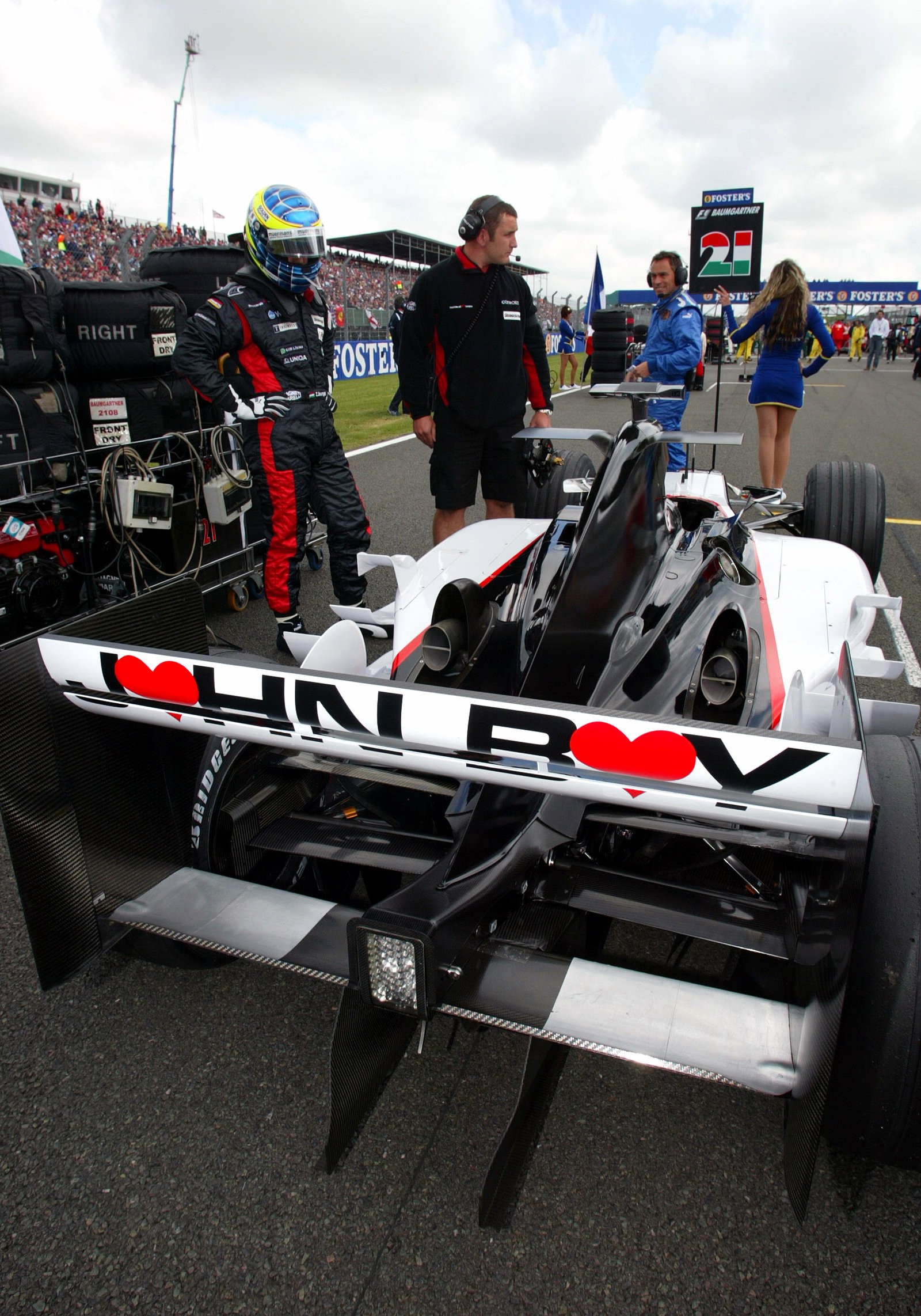 Zsolt Baumgartner`s unbranded Minardi F1 as a mark of respect for departed sporting director John Wa