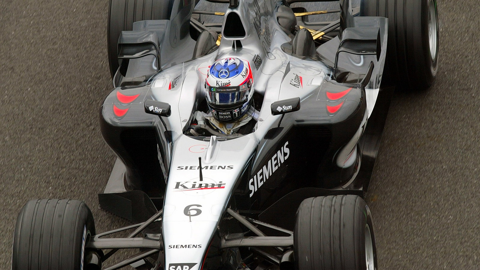 Kimi Raikkonen, McLaren Mercedes lights up his tyres as he sets off on his final parade lap before t