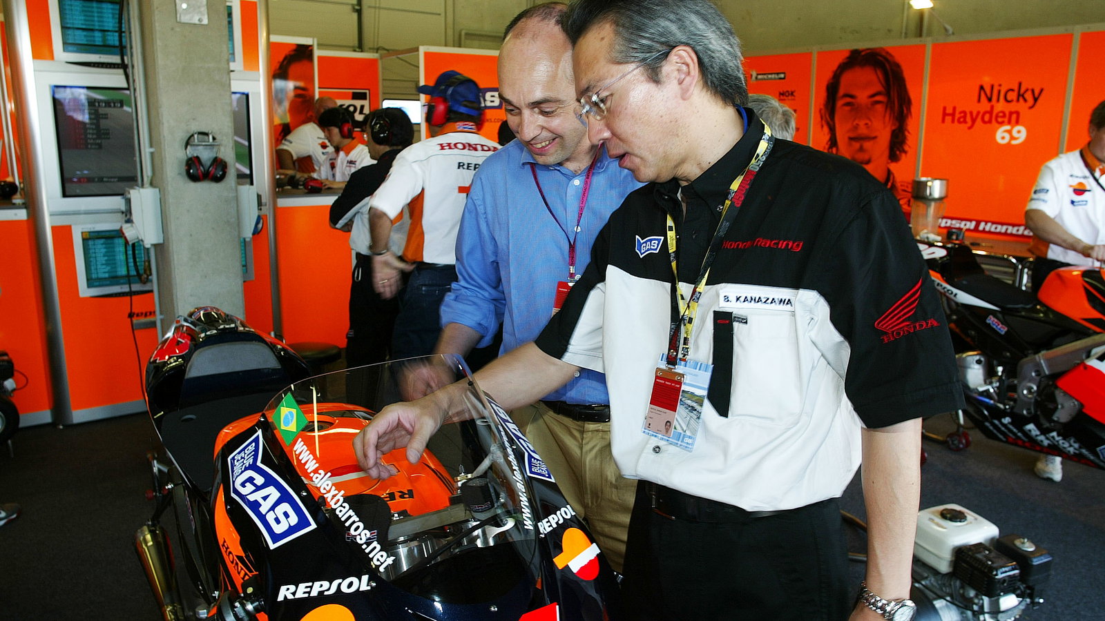 Suguru Kanazawa Talks With Michelin CEO Edouard Michelin, German MotoGP, 2004