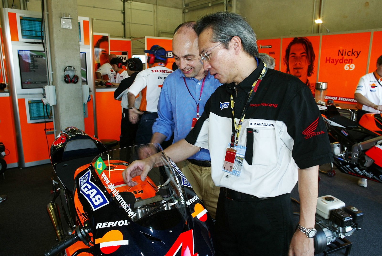 Suguru Kanazawa Talks With Michelin CEO Edouard Michelin, German MotoGP, 2004