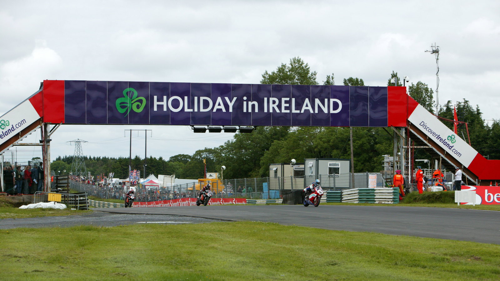 Leon Haslam (GBR), Airwaves Ducati, 999F07, 91, Superbike Mondello Park Race 1