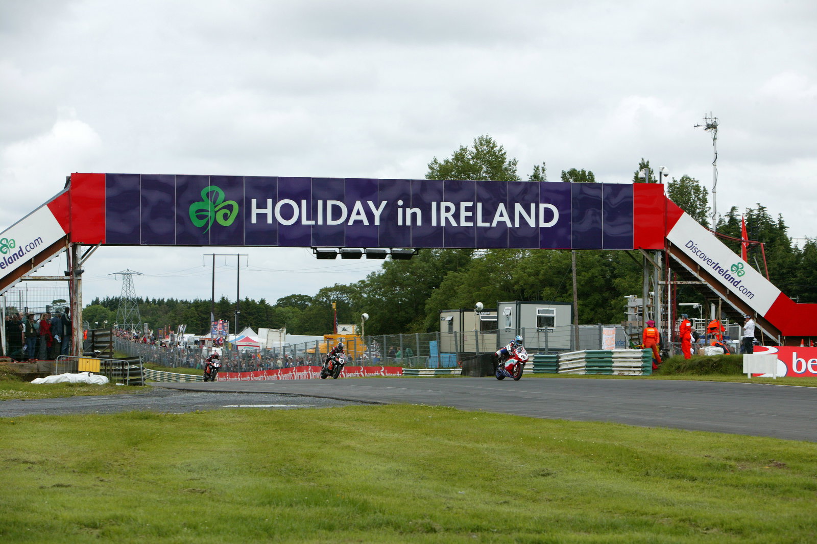 Leon Haslam (GBR), Airwaves Ducati, 999F07, 91, Superbike Mondello Park Race 1