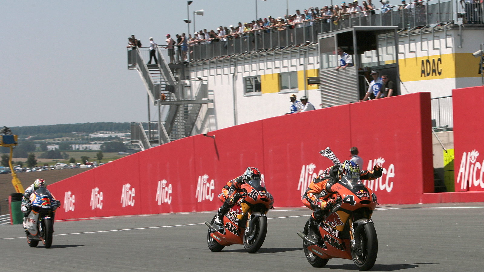 Aoyama takes chequered flag, German 250GP 2007