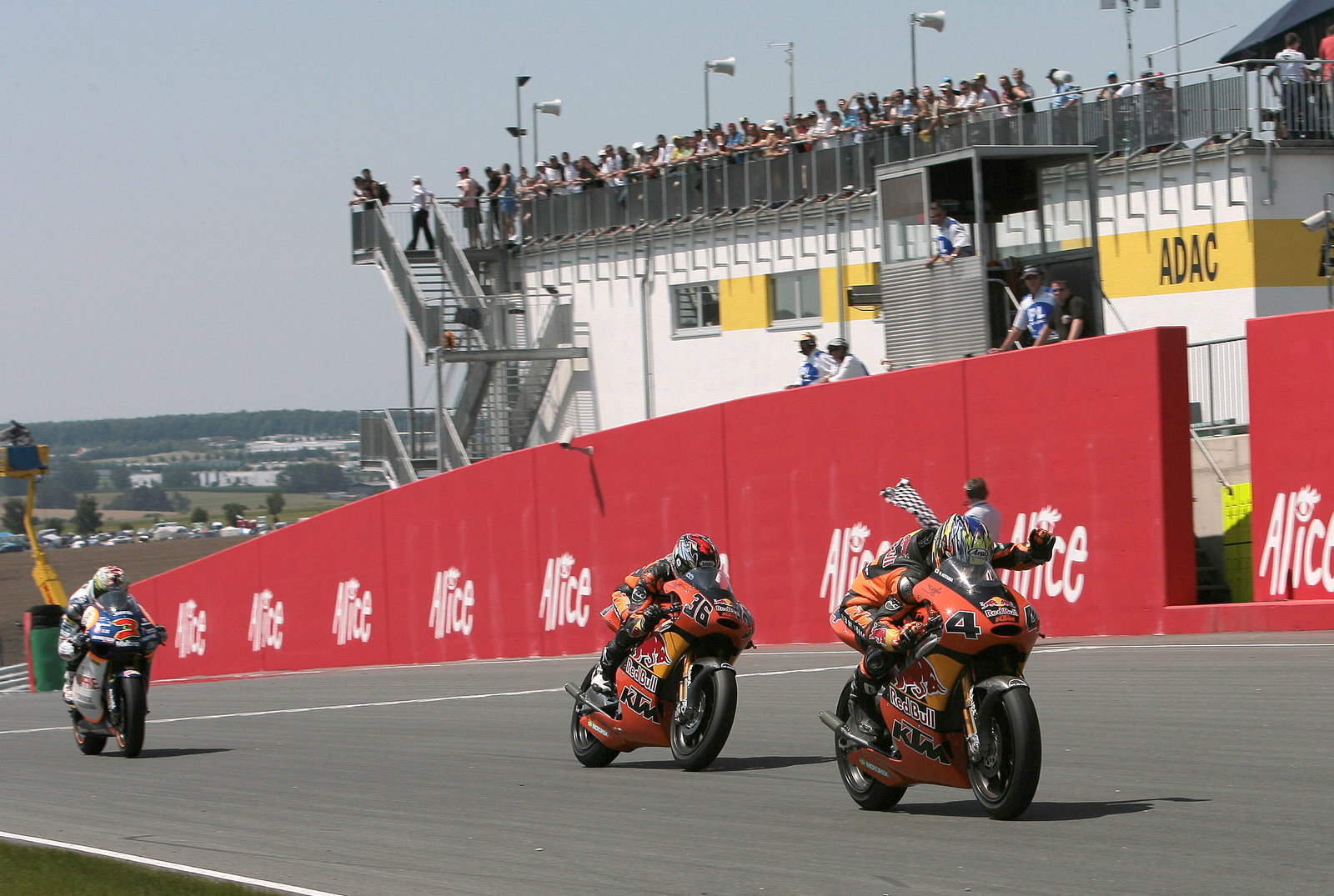 Aoyama takes chequered flag, German 250GP 2007