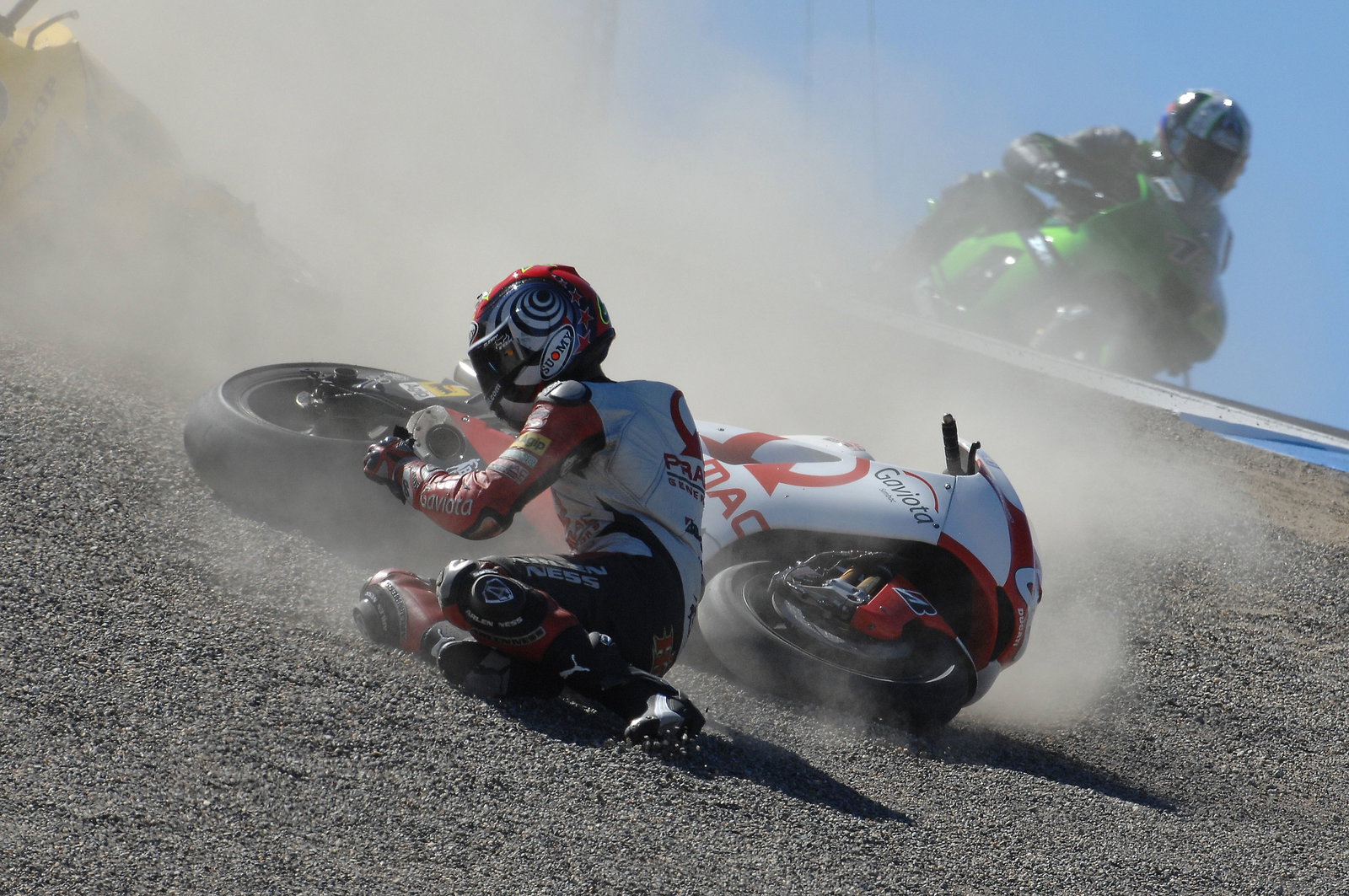 Guintoli crashes into Hofmann, U.S. MotoGP 2007