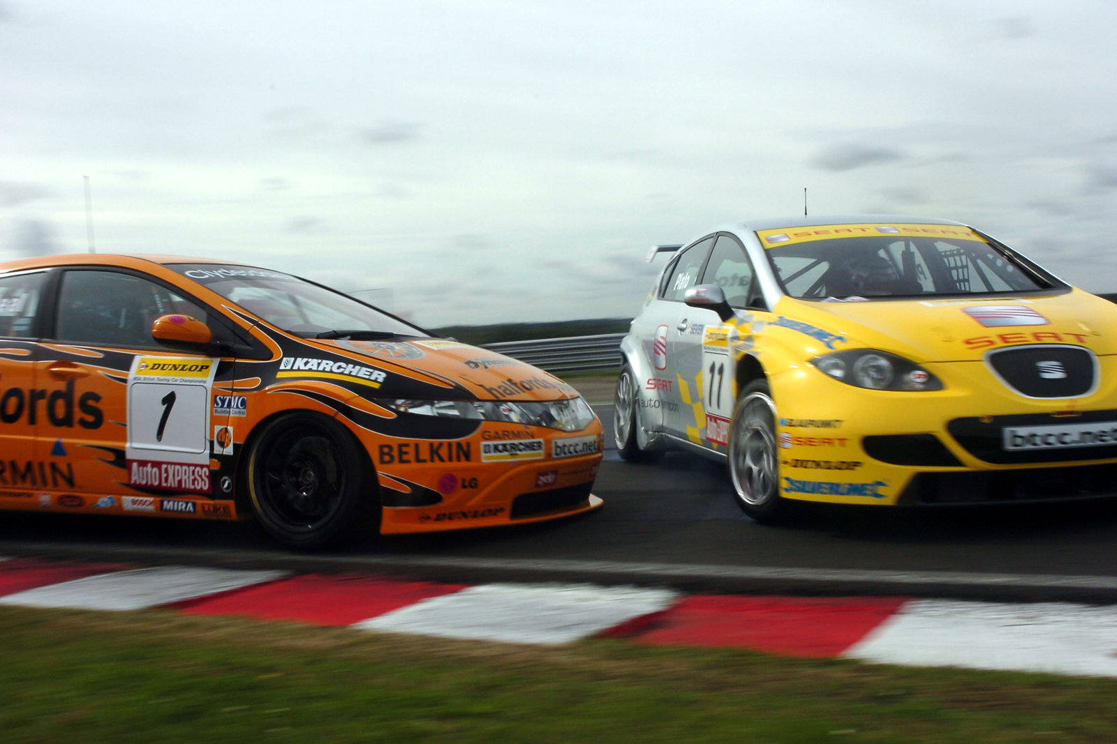 Jason Plato (GBR), SEAT Sport UK, SEAT Leon and Matt Neal (GBR), Team Halfords Dymanics, Honda Civic