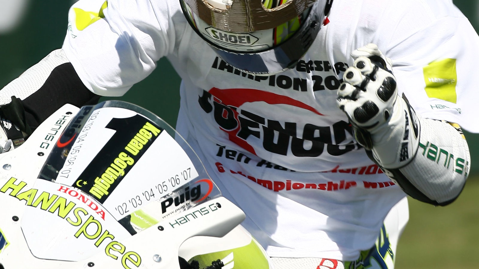 Sofuoglu, Celebrates becoming 2007 WSS Champion, Brands Hatch WSS Race 2007