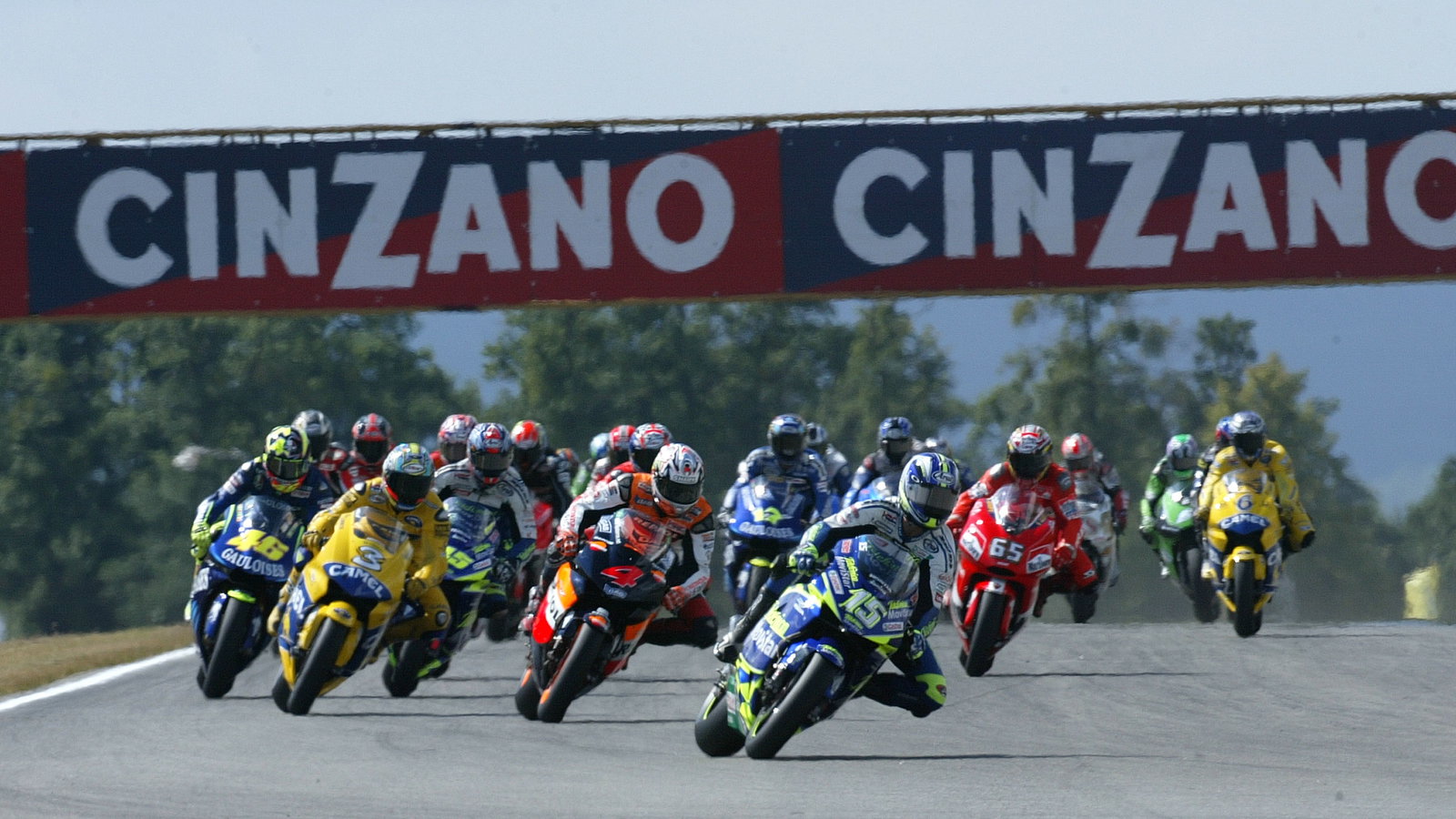 Gibernau leads 1st lap, Czech MotoGP, 2004,