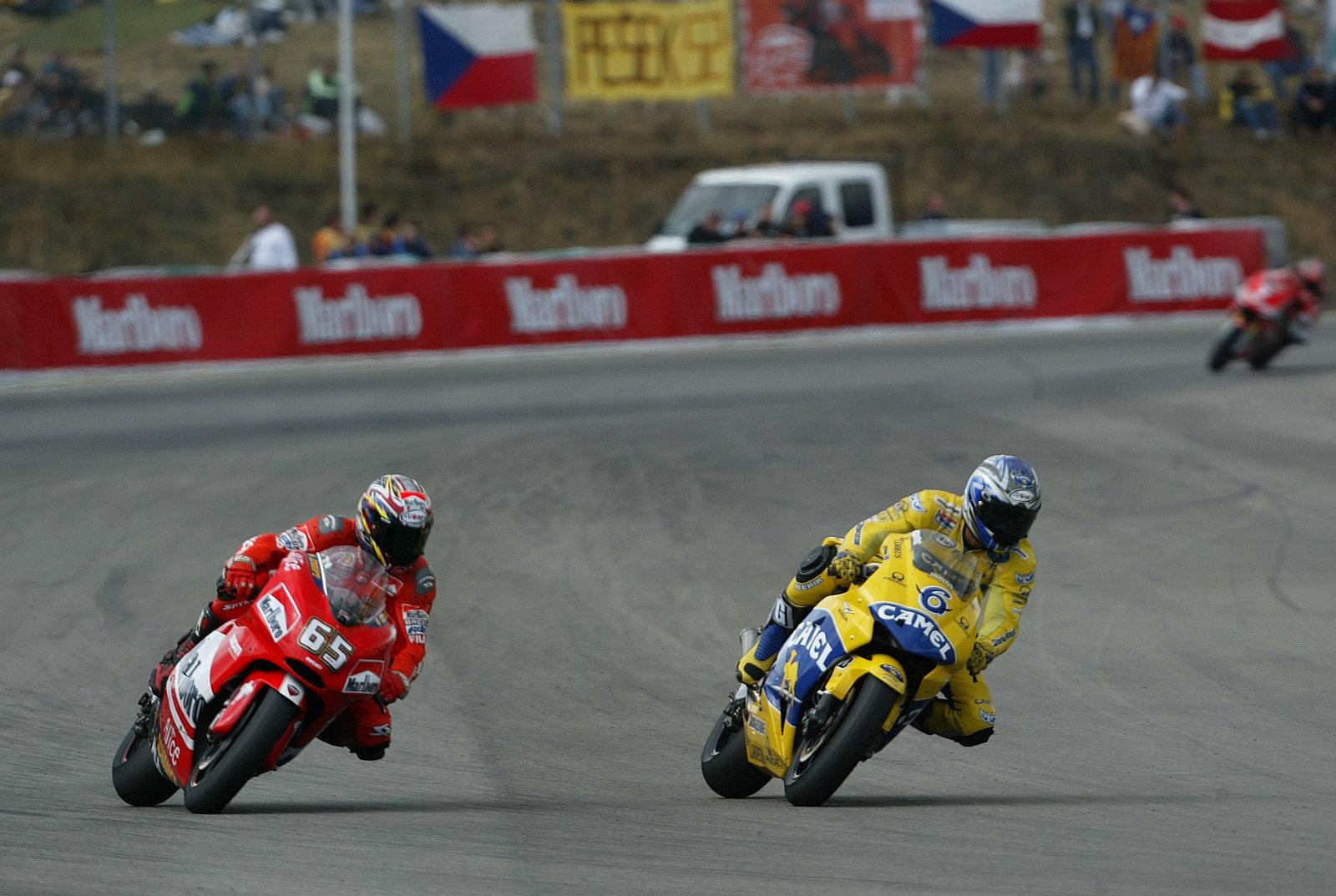 Tamada and Capirossi, Czech MotoGP, 2004