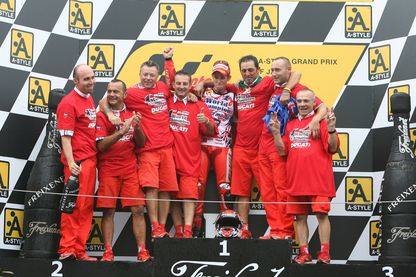 Casey Stoner (AUS), Ducati Marlboro Team, Ducati, 27, 2007 MotoGP World Championship,