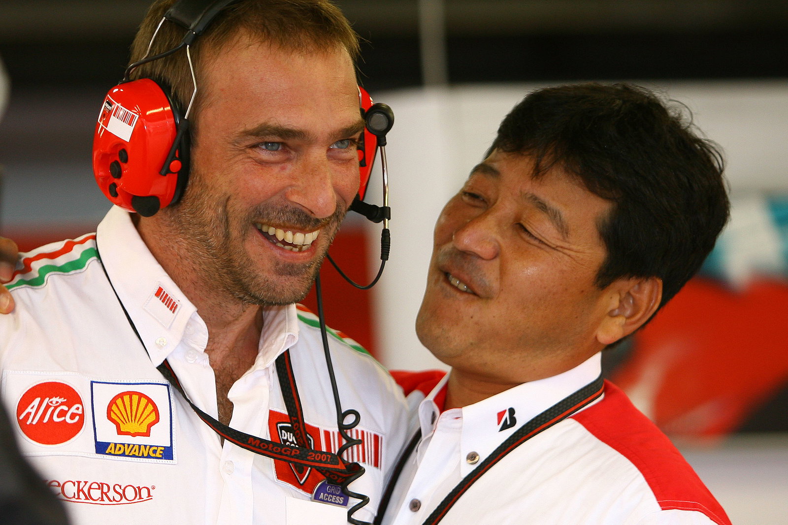 Suppio and Yamada celebrate, Japanese MotoGP 2007