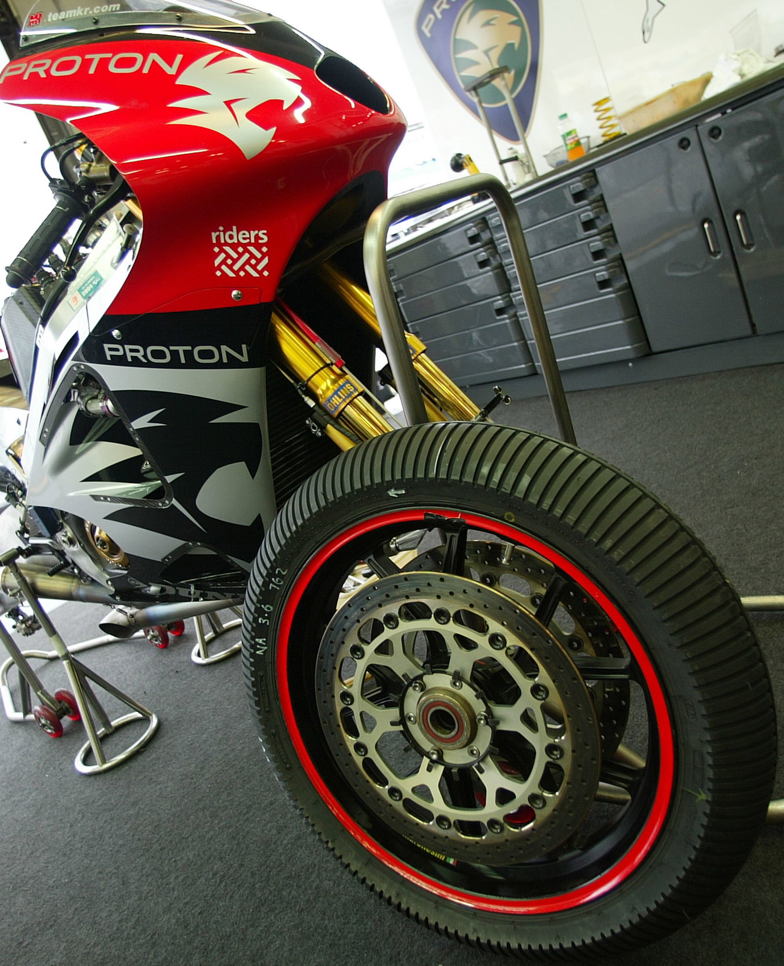 Proton KR pits, Portuguese MotoGP, 2004