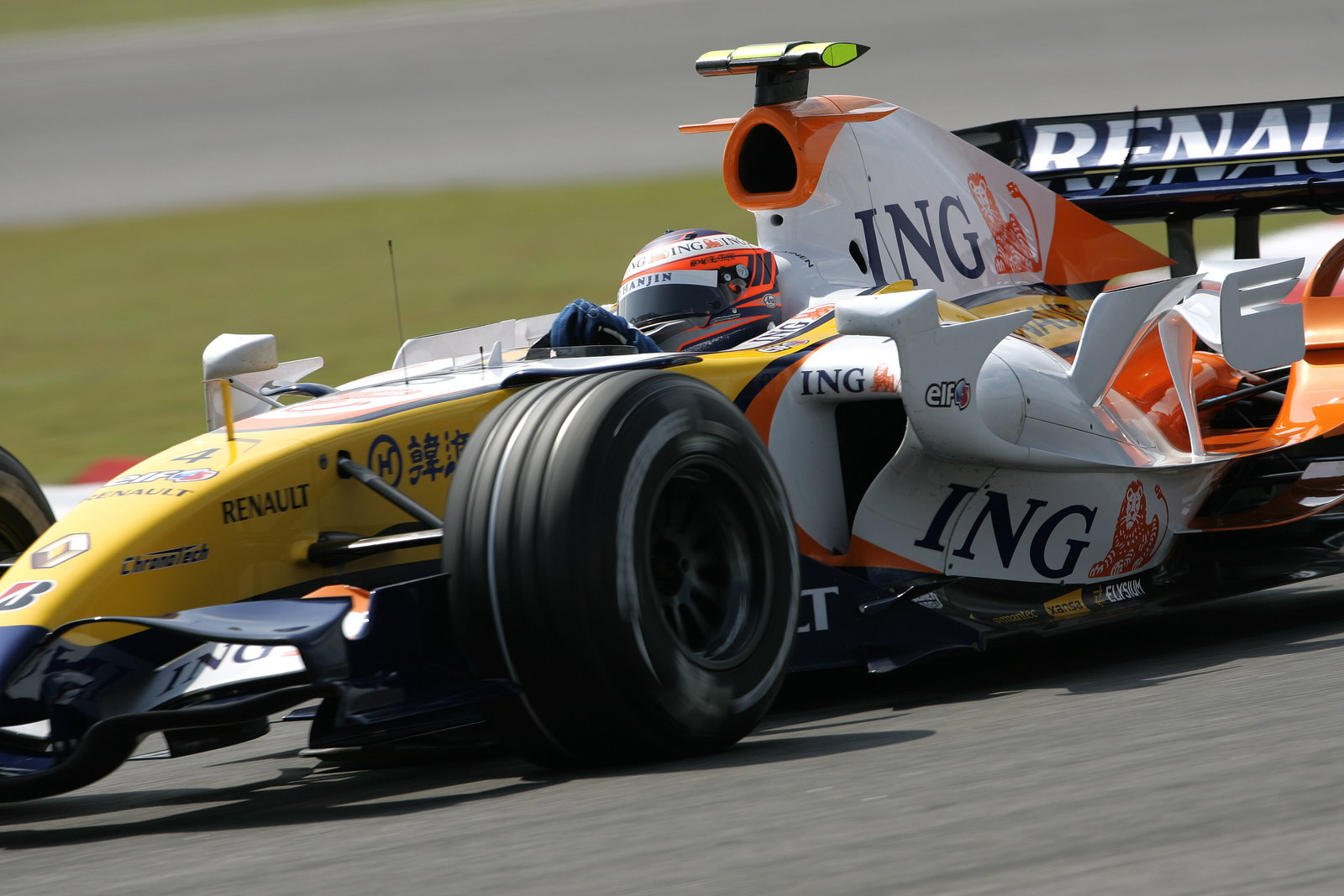 Heikki Kovalainen (FIN) Renault RS27, China F1, Shanghai, 5-7th, October 2007