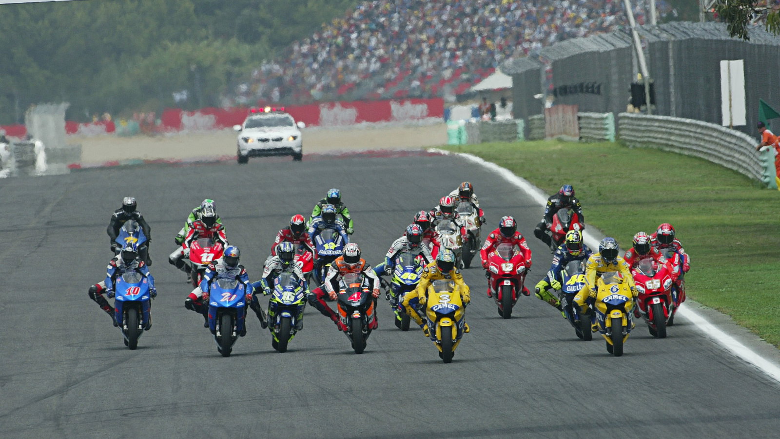 Race start, Portuguese MotoGP Race 2004