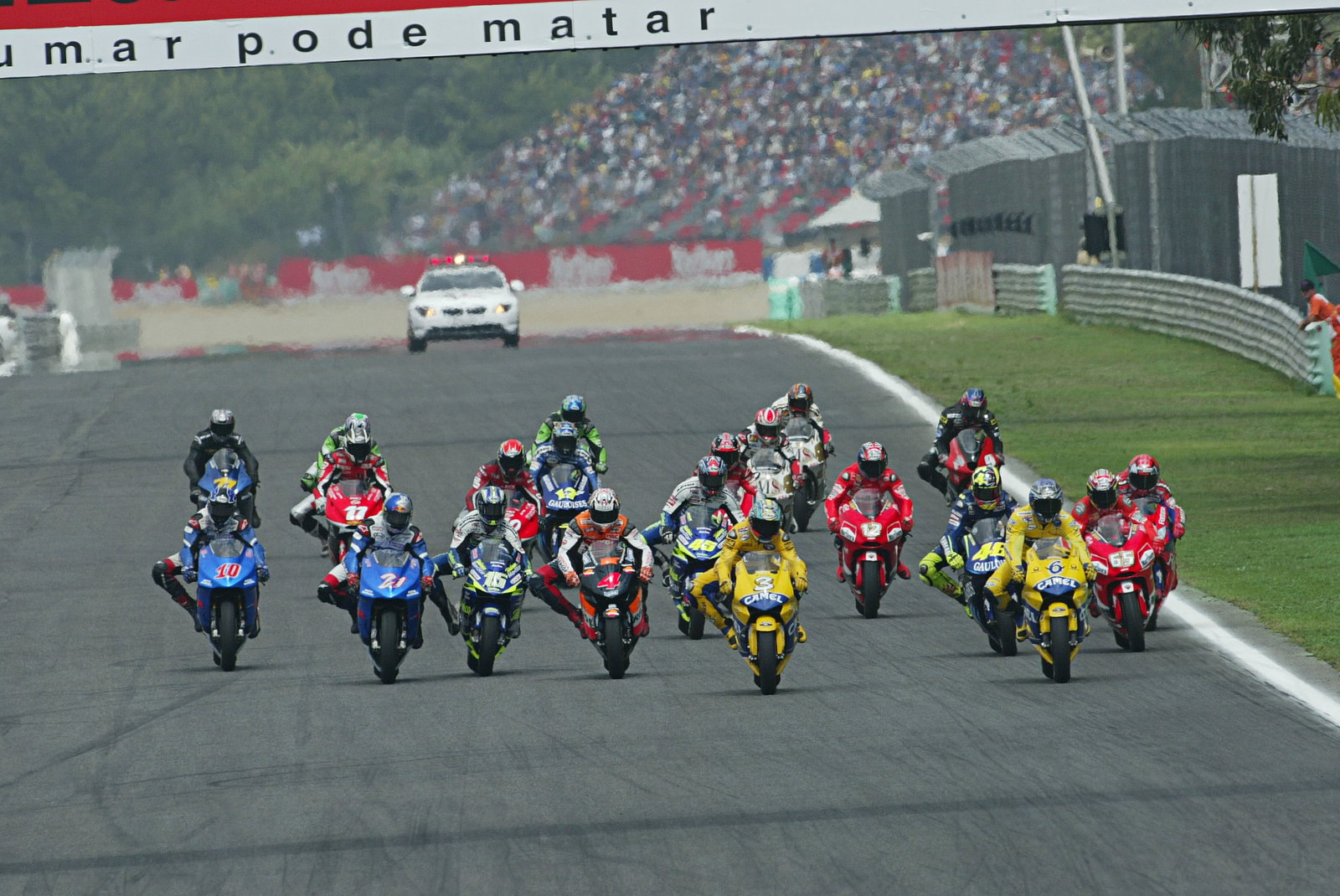 Race start, Portuguese MotoGP Race 2004