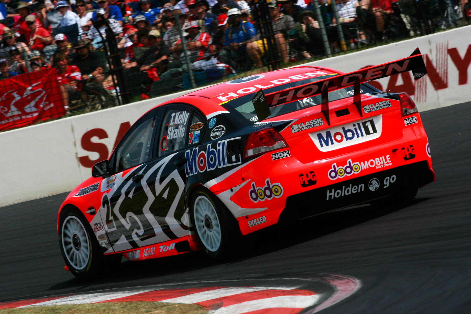 Mark Skaife (Aust) Todd Kellyu (Aust) HRT commodoreSupercheap Autos Bathurst 1000Rd 10 V8 SupercarsM