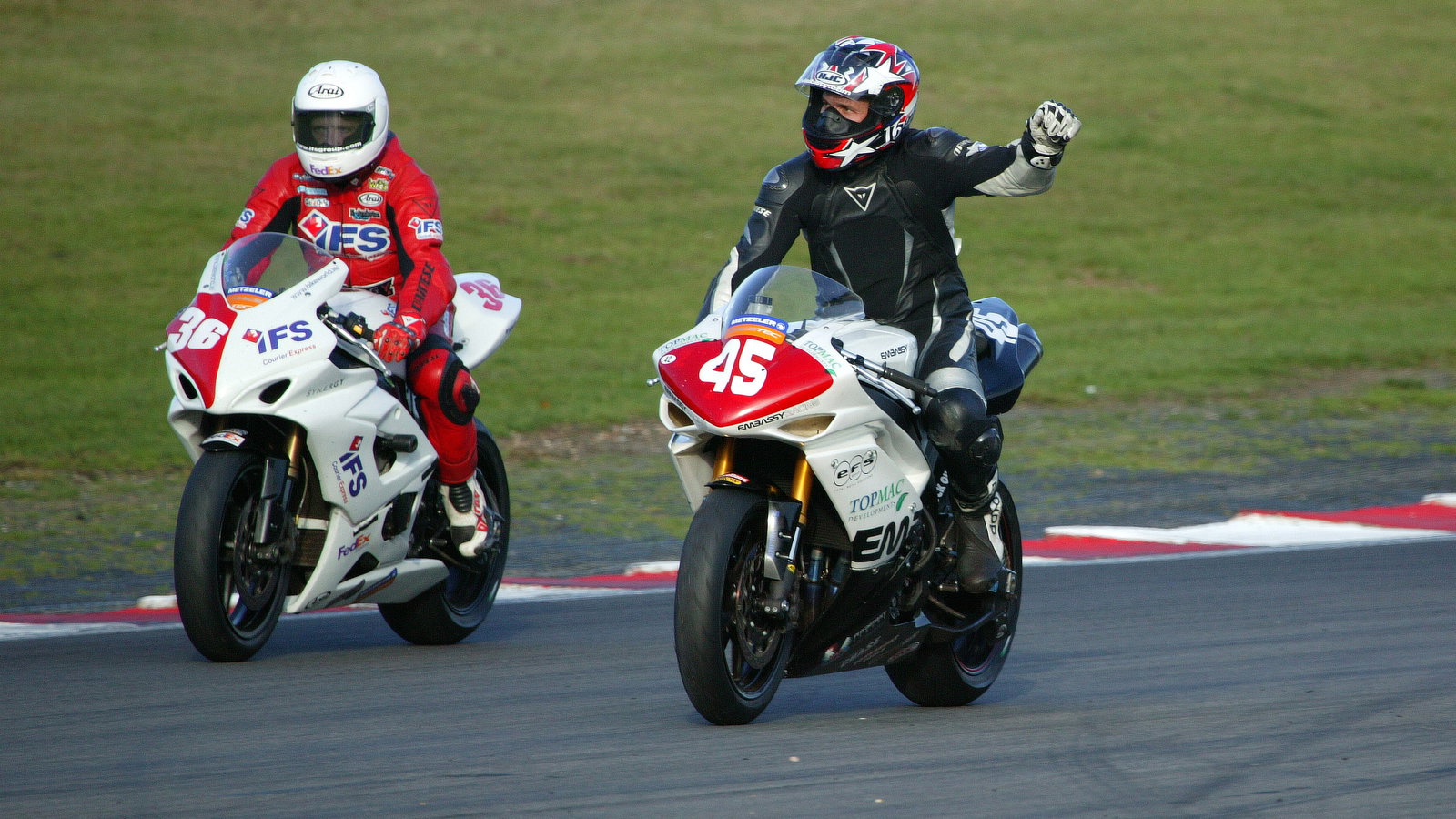 Glen Richards (AUS), Embassy Racing, Yamaha, YZF-R1, 45, Superstock Championship