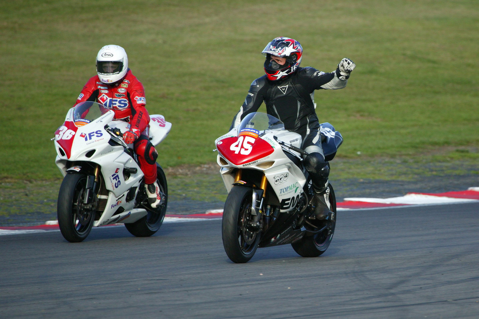 Glen Richards (AUS), Embassy Racing, Yamaha, YZF-R1, 45, Superstock Championship