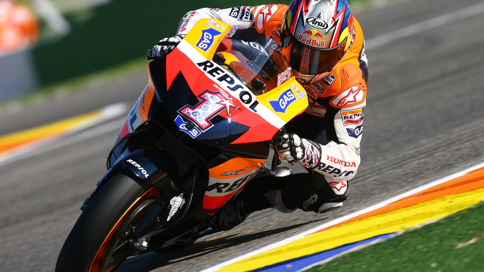 Hayden slides, Valencia MotoGP 2007