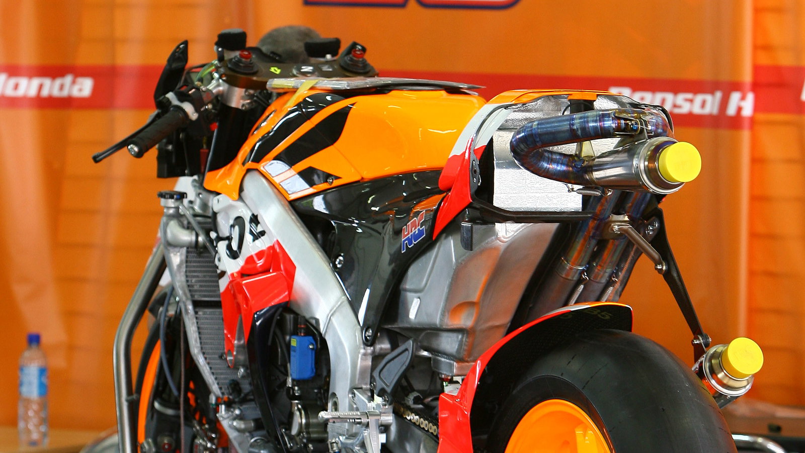 Pedrosa`s Honda RC212V ready to ship pack away, Sepang MotoGP Test January 2008